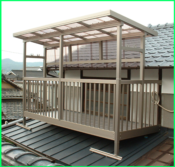 施工事例：設置場所に合わせた屋根付きバルコニー